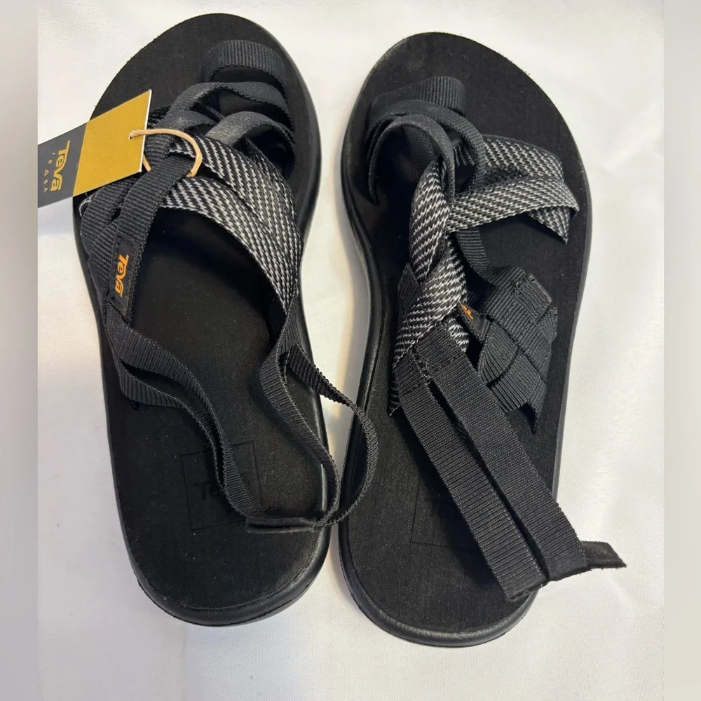 Teva Voya Strappy Black Hiking Outdoor Sandals NWT Size 6